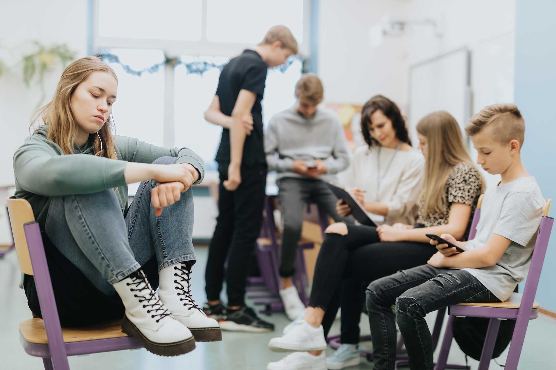 children-sit-on-tables-during-extracurricular-acti-JMCTW8C