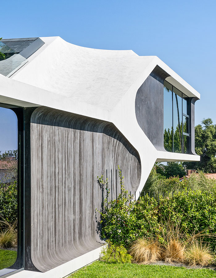 this-modern-house-has-a-concrete-slab-like-roof-on-VTQDTXZ