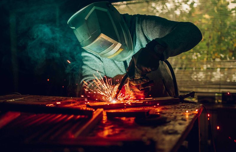 Portones metalicos que no cierran bien: causas frecuentes y soluciones
