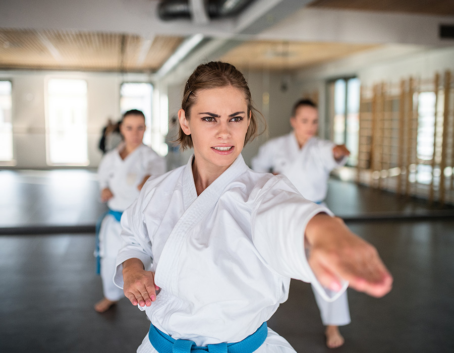 group-of-young-women-practising-karate-indoors-in--VK9KT23