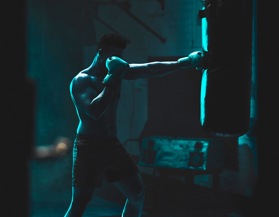 silhouette-of-an-unrecognizable-boxer-man-sparring-9M89785