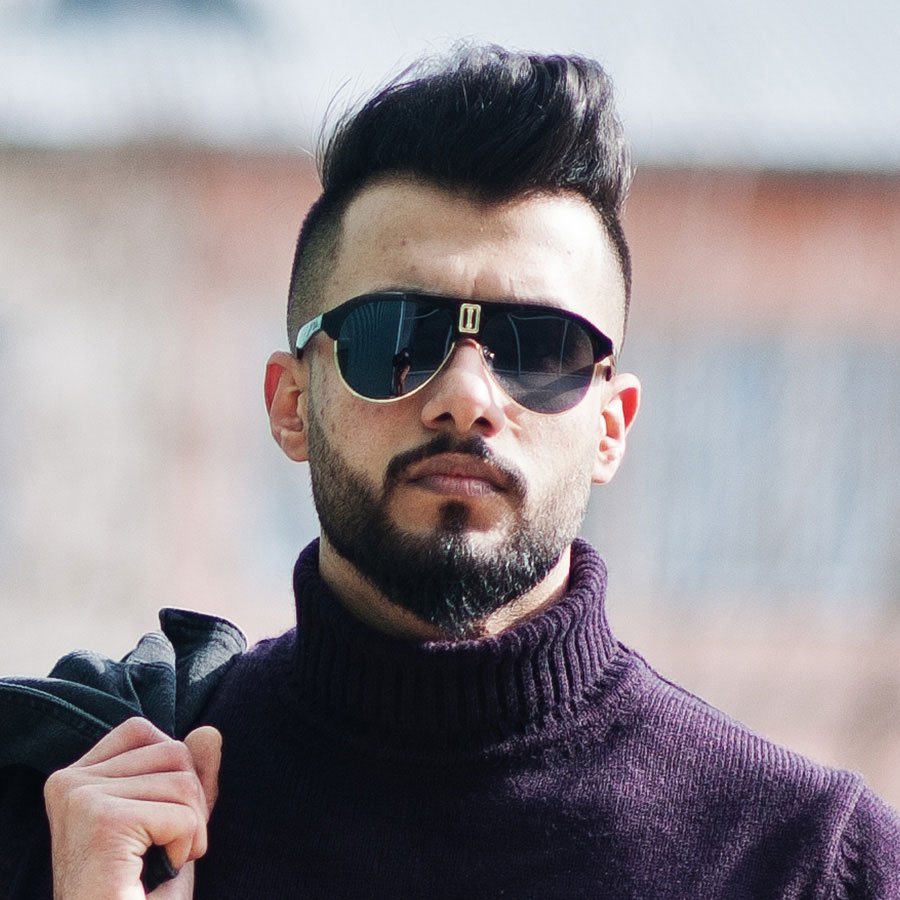 arab-man-wear-on-black-9JWLSZD-(resize)